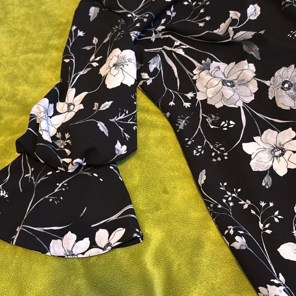 Calvin Klein Floral Dress Bell Cuff Sheath Bateau Neck Black White Flower Sz 4 - Picture 8 of 8